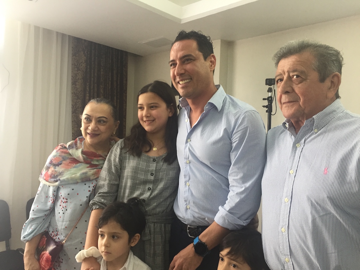 Raul Paz Y Famili