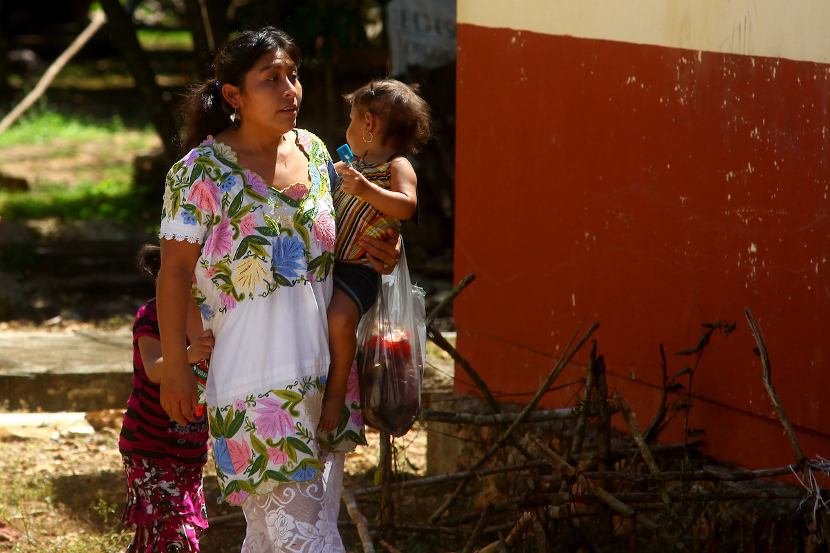 Mujer Maya Madre