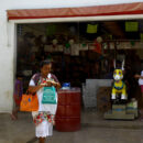 Mujer maya y joven embarazada