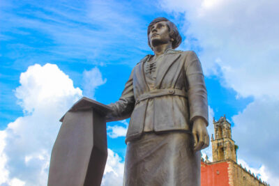 Elvia estatua