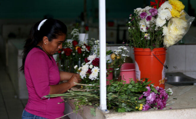 mujeres flores