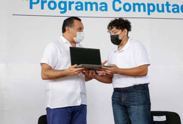 Entregan equipos tecnológicos para evitar deserción escolar
