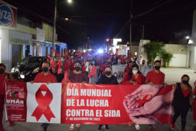 Marchan para concientizar sobre el VIH-SIDA en Umán