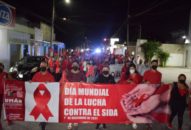 Marchan para concientizar sobre el VIH-SIDA en Umán