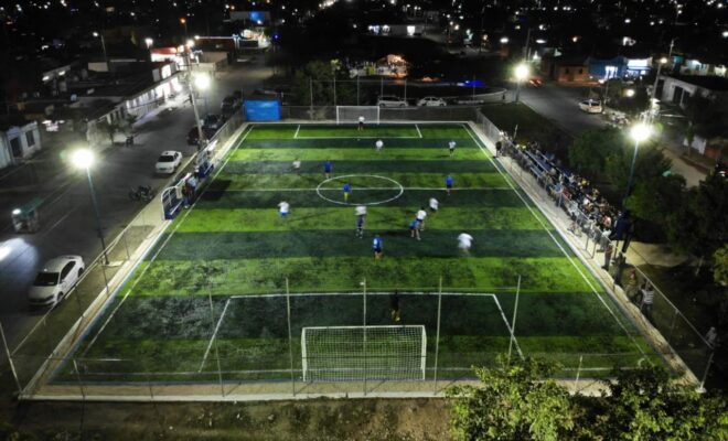 Inauguran parque infantil y cancha de fútbol en Villas del Oriente