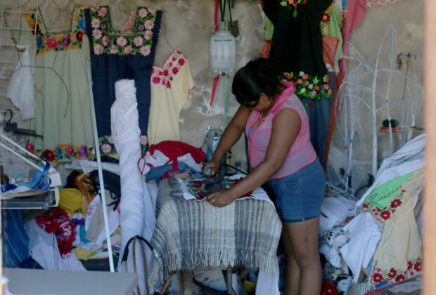 Mujeres trabajo vestido