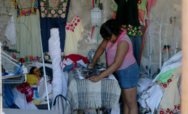 Mujeres trabajo vestido