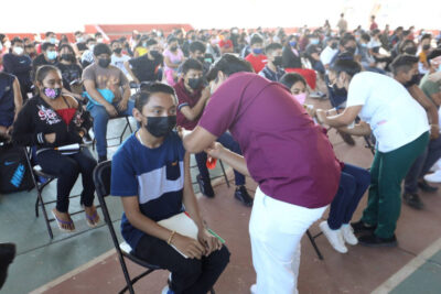 Aplicarán segunda dosis a adolescentes de 30 municipios