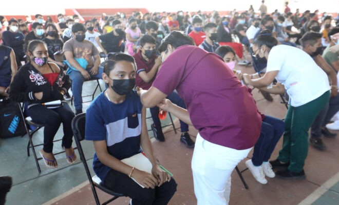 Aplicarán segunda dosis a adolescentes de 30 municipios