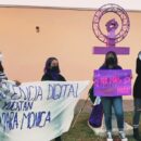 Monica protesta