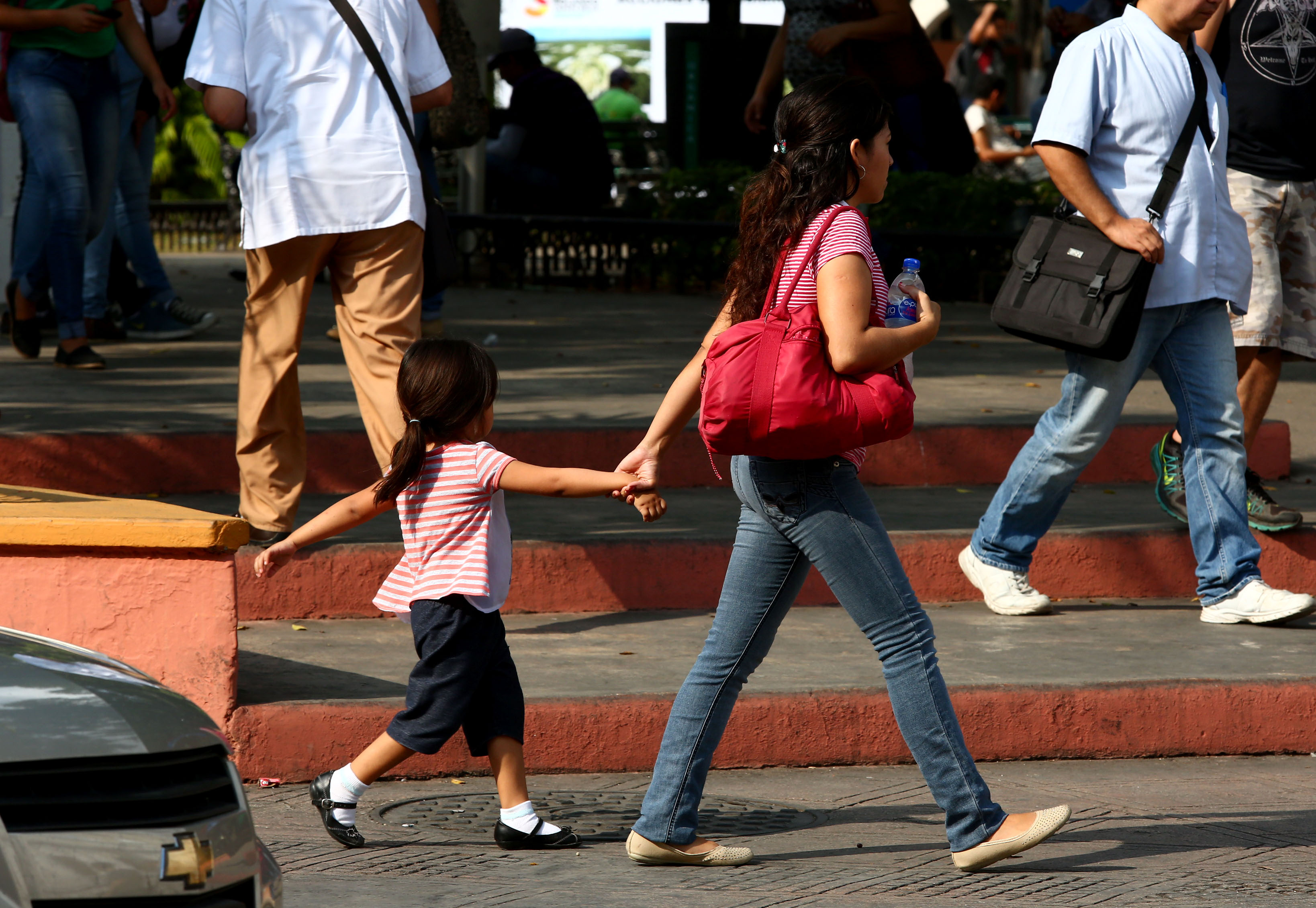 Mujer niña madre