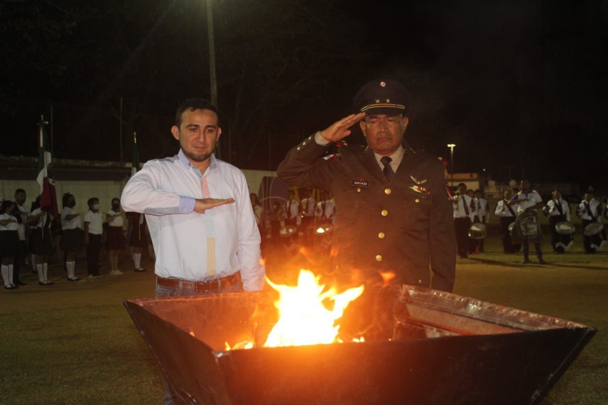 Umán Honores A La Bandera