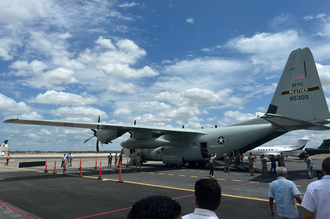 prepa dos avión Cazahuracanes 04